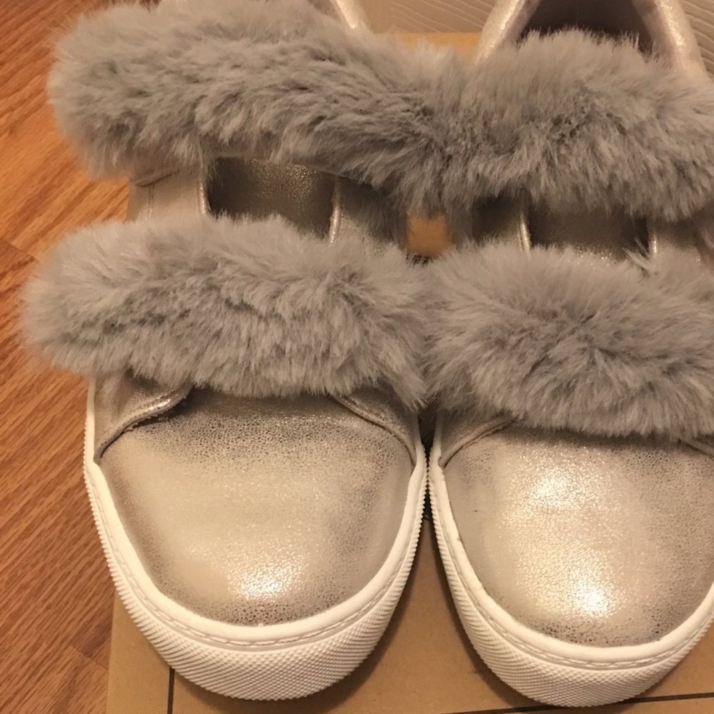 Silver Fashion sneaker with faux fur